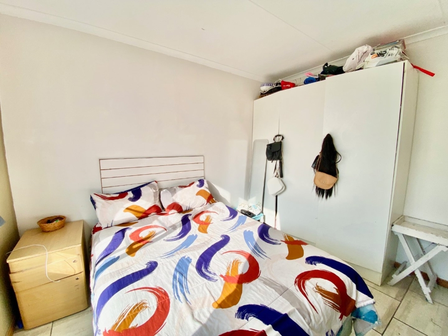 2 Bedroom Property for Sale in Middedorp Western Cape